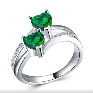 925 Silver Plated Green Heart Cut Emerald Exquisite Ring